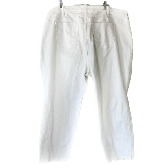 Torrid White Boyfriend Straight Vintage Stretch High Waist Jeans Size 28 Short - Picture 3 of 5